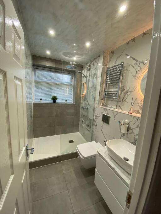 One Bedroom Flat In Chiswick W4 Londres Exterior foto
